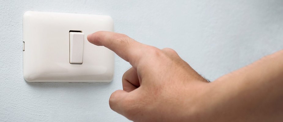 Como instalar uma lâmpada com interruptor e tomada? Confira! Como instalar uma lâmpada com interruptor e tomada? Confira!